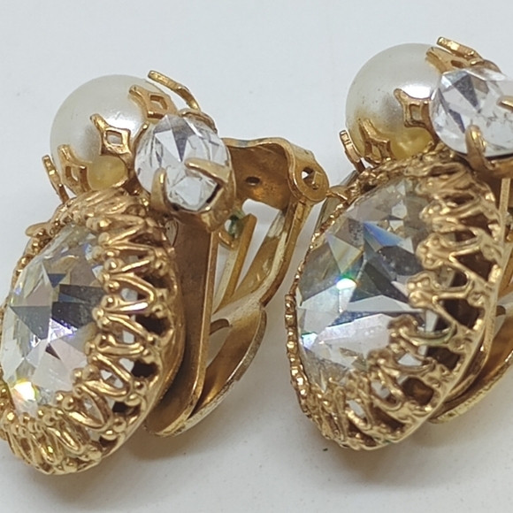 * vintage Schreiner faux pearl with clear crystals gold tone clip on earrings - Picture 8 of 12